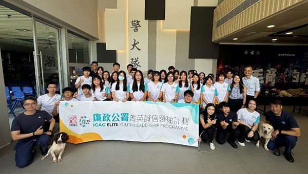 參觀警犬隊訓練學校和國家安全展覽廳