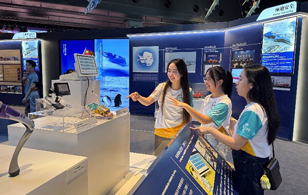 參觀警犬隊訓練學校和國家安全展覽廳